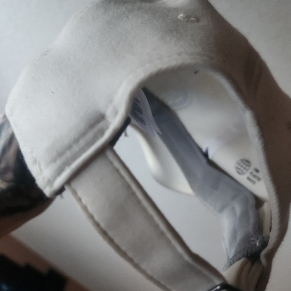 Signed Ryan Smyth hat - Picture 3 of 4